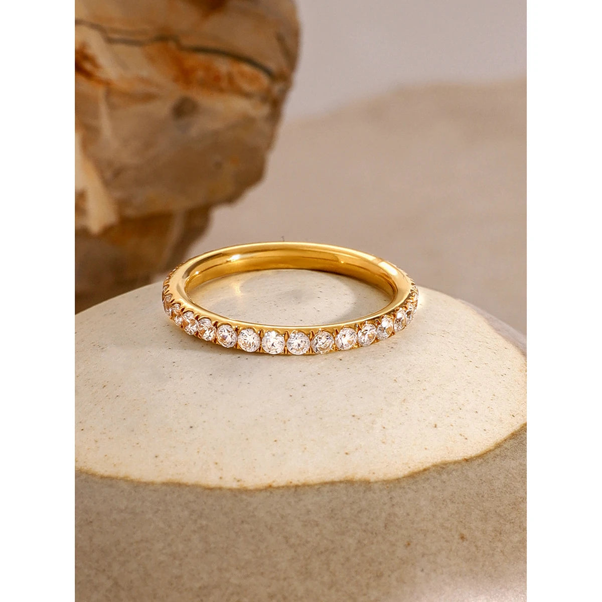 Paris : single elegant band ring