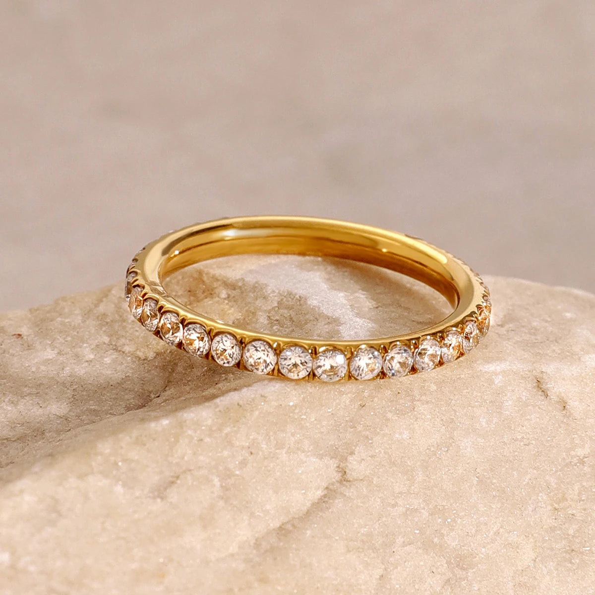 Paris : single elegant band ring