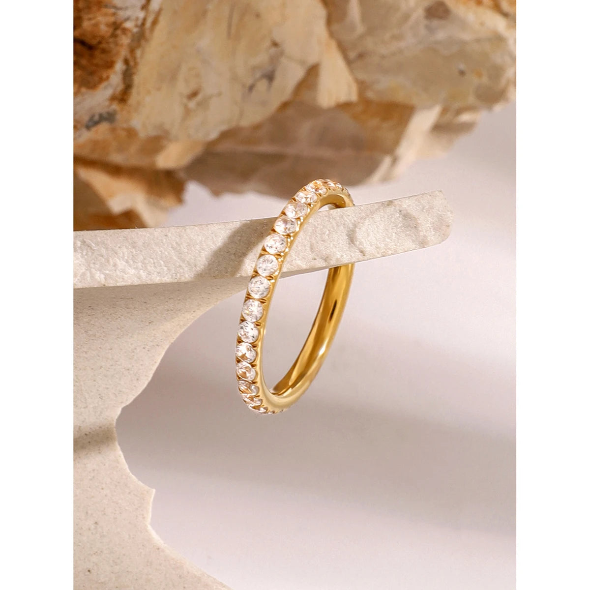 Paris : single elegant band ring